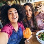 The secrets to healthy eating while traveling