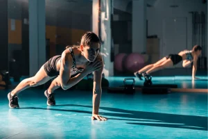 BENEFITS OF DOING PLANK SHOULDER TAPS